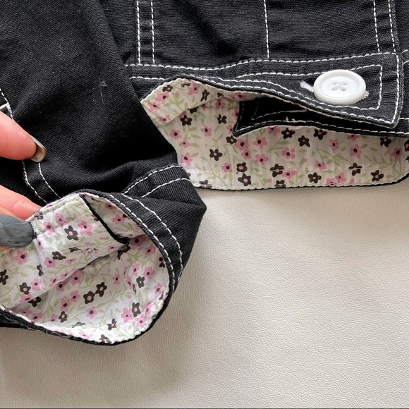 SO Black Jacket w/Contrast Stitching, Wt. Buttons & Flower Fabric Liner L (J) - Picture 3 of 10